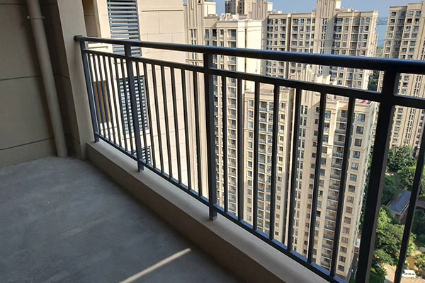 阳台栏杆